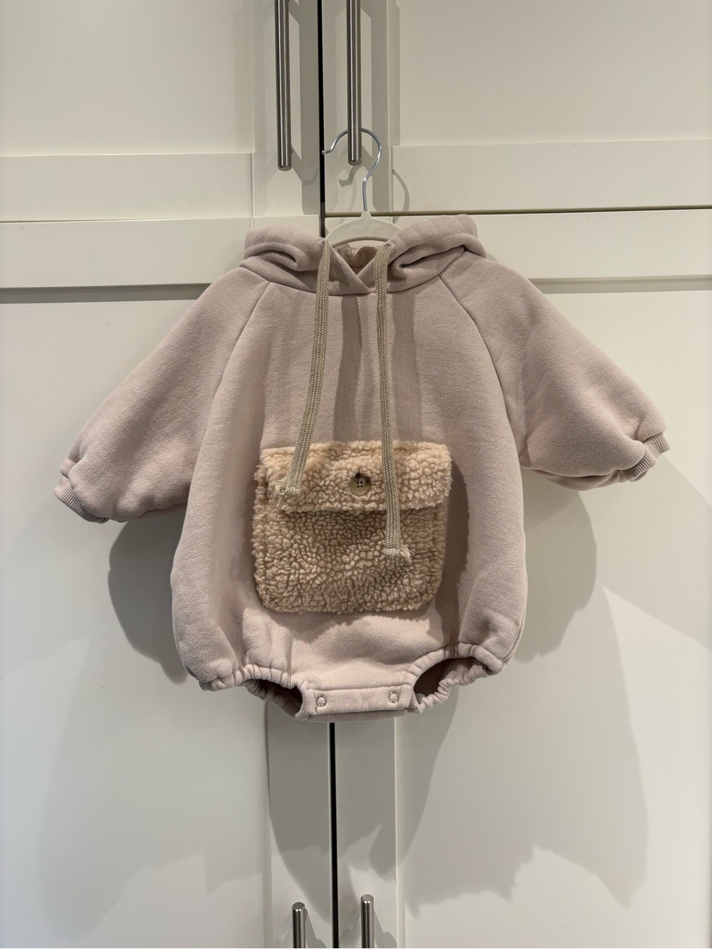 BEBE HOLIC Cozy Hooded Romper with Sherpa Pocket - Cream - Baby Size 3-6 months